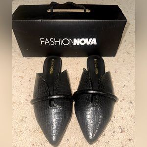 Fashion Nova black flat slip on mules / loafers. Women’s 7. NWOT.